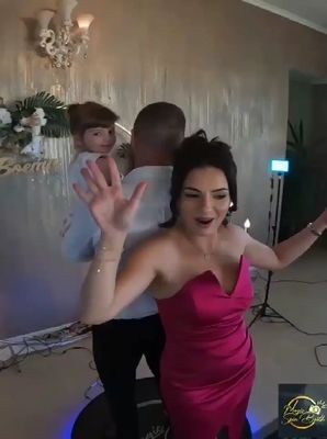Συμβατές συσκευές Gro 2024 Overhead 360 Photo Booth για Slow Motion Rotating Video Selfie