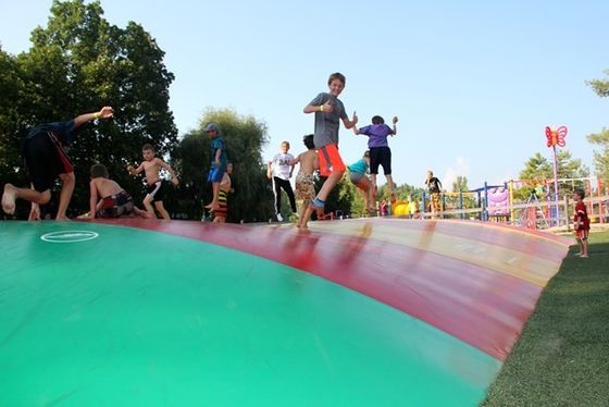 Πυροβόλο μαξιλάρι για άλματα από PVC Πυροβόλο μαξιλάρι για άλματα από καγκουρό εξωτερικά Πυροβόλα λευκά νερά για άλματα