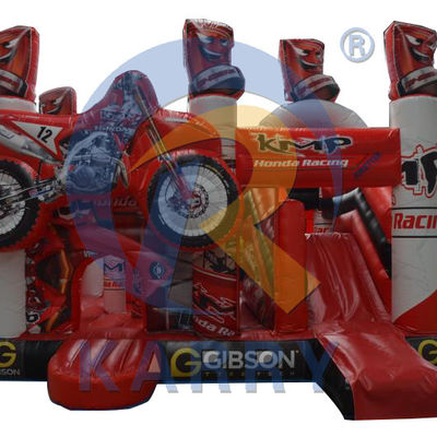 Το Bouncy Red 3D Racing Castle Slide Combo με το φουσκωτό κάστρο και το προσωπικό λογότυπο
