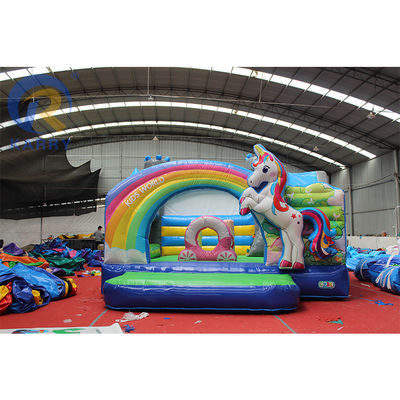 Προσαρμοσμένο μέγεθος 3D Rainbow Unicorn Castle Water Slide Συνδυασμός τέλειος για πάρτι