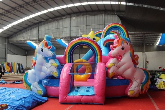 Προσαρμοσμένο μέγεθος 3D Rainbow Unicorn Castle Water Slide Συνδυασμός τέλειος για πάρτι