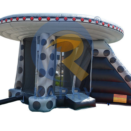 Εναίσημο εξωτερικό διασκέδαση UFO Εμπορικό φουσκωτό αναπηρικό κάστρο με διαδρόμιο και χώρο άλματος